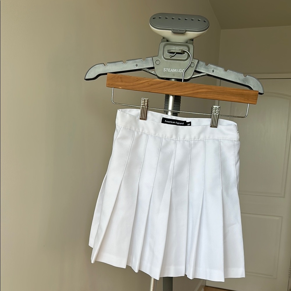 American Apparel White Pleated Skirt